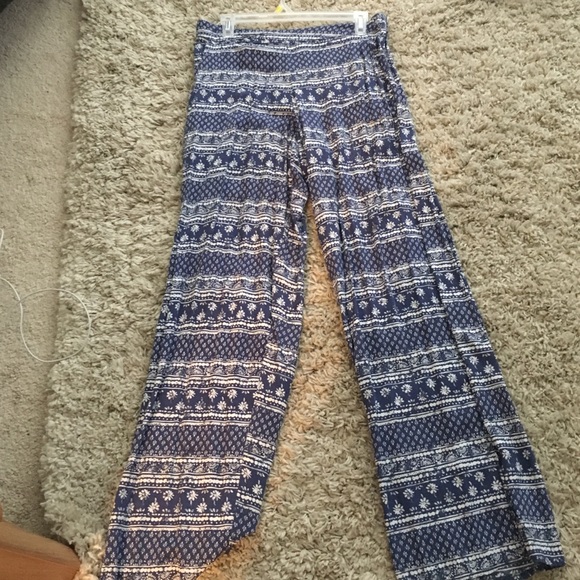 Blue patterned flowy pants