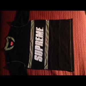 Supreme sweater SMALL