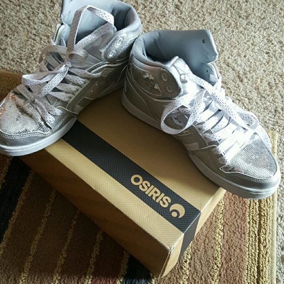 Womens osiris 8.5 brand new in box
