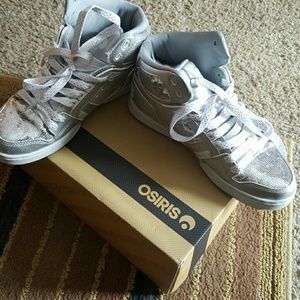 Womens osiris 8.5 brand new in box