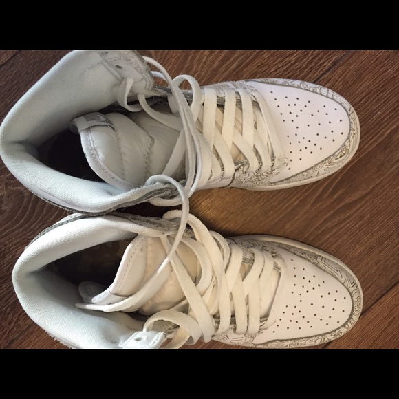 Air Jordan 1 - Picture 1 of 3