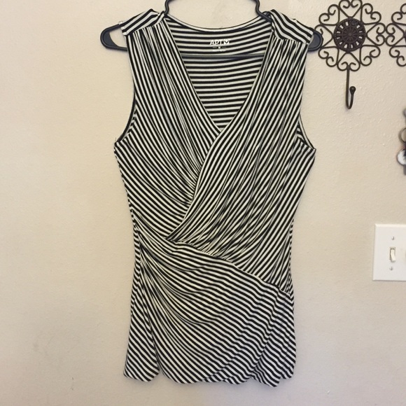 ❌❌❌Sold❌❌❌Black and white striped sleeveless top.