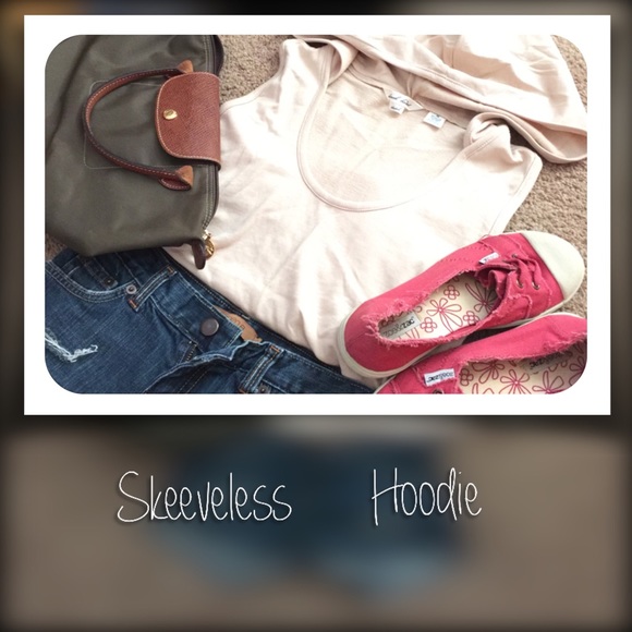 Tops - Tan sleeveless hoodie