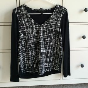 Banana Republic long sleeve vneck black white