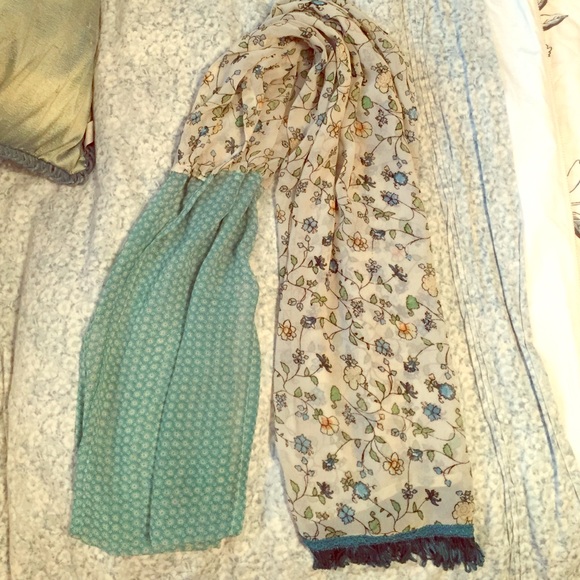 Jessica Simpson Scarf