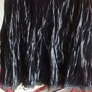 Velvet crimped flare skirt with black lace