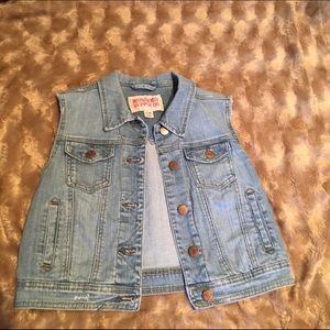 Sleeveless blue jean jacket