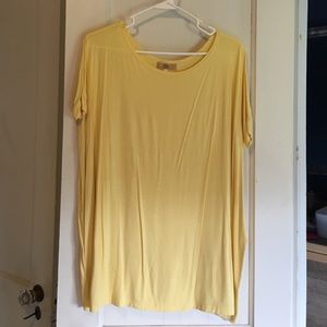 Yellow short sleeved piko top!