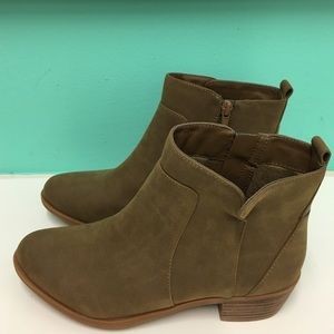 Casey short ankle bootie