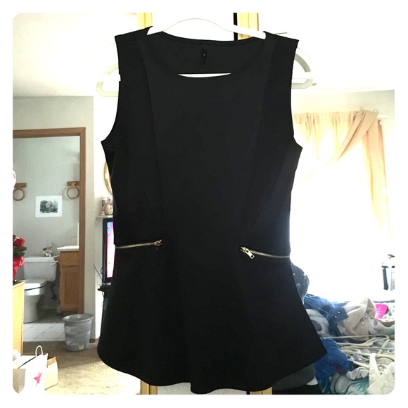 Sleeveless elegant top