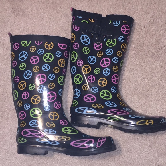 Rain boots peace