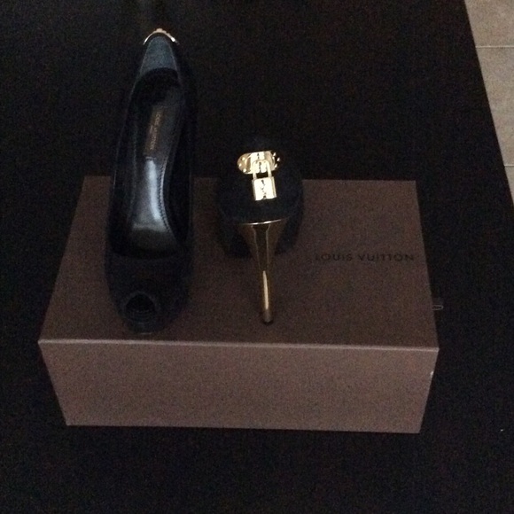 Louis Vuitton eyeliner open toe pump (like new) - Picture 2 of 4