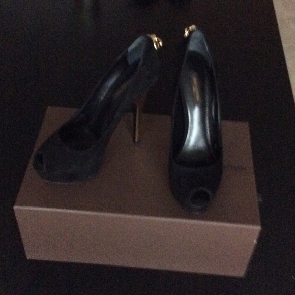 Louis Vuitton eyeliner open toe pump (like new) - Picture 3 of 4