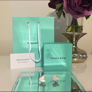 ✨CLOSET CLEANOUT✨ Tiffany Silver Heart Studs