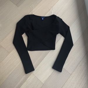 Long sleeve black crop top