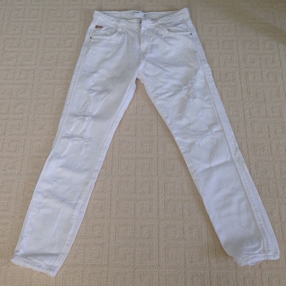 White denim ripped Zara jeans