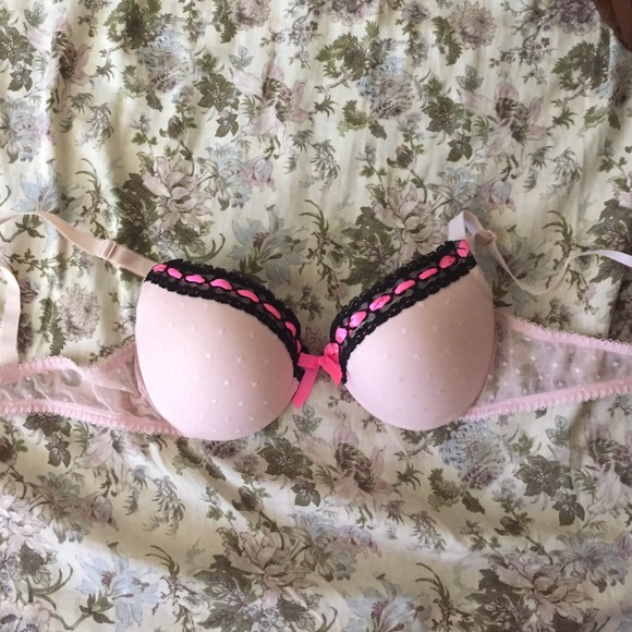 Pink w cute laced design bra w padding
