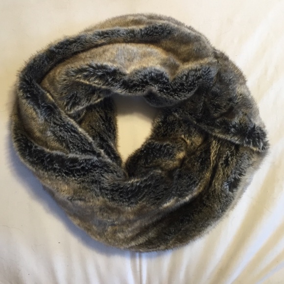 Grey Faux Fur Scarf