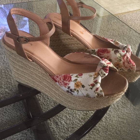 Floral wedges
