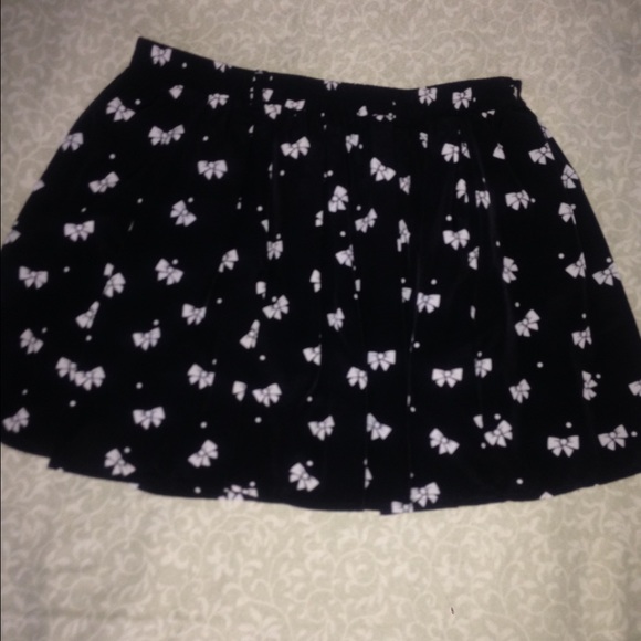 Forever 21 Bow Printed Skirt (Steal)