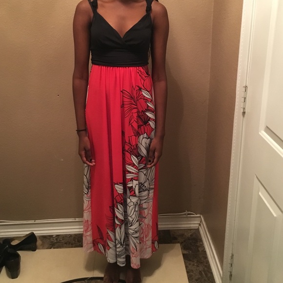 πHPπBlack and Red/Pink Floral Dress - Picture 3 of 4