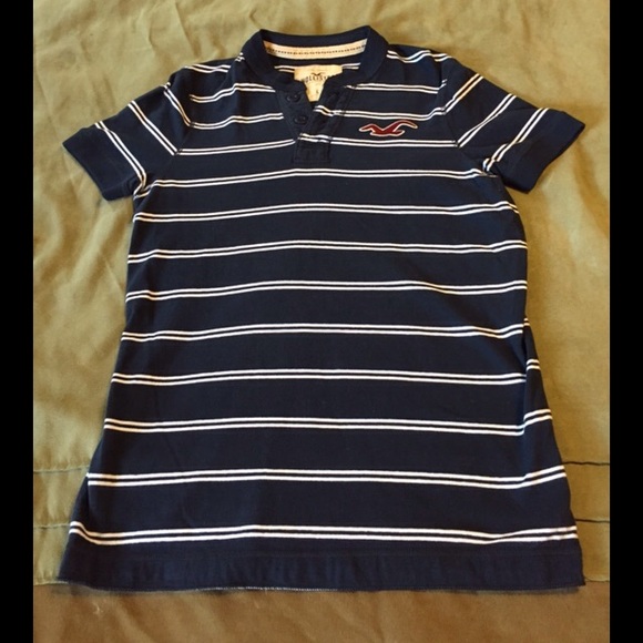 Hollister Men's 2 button shirt