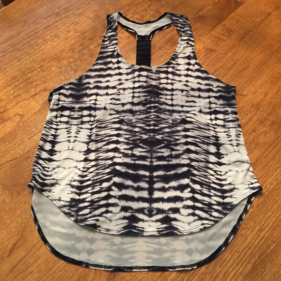 Super cool racer back Onzie athletic tank