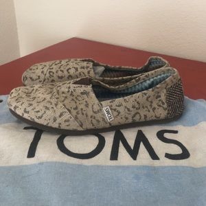 Leopard print TOMS