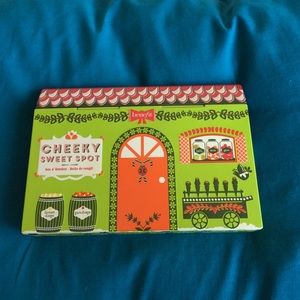 Benefit - cheeky sweet spot holiday blush palette