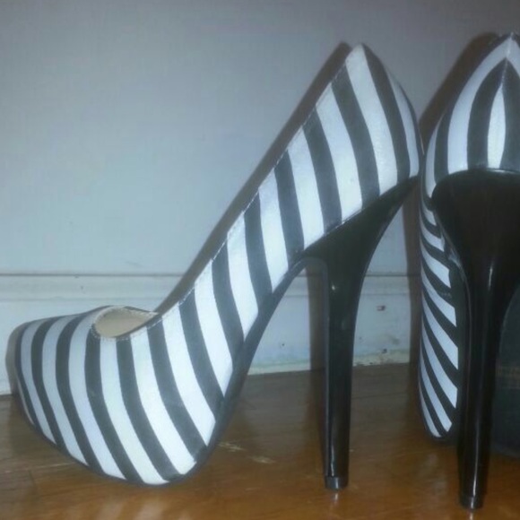 Charlotte Russe B&W striped pumps