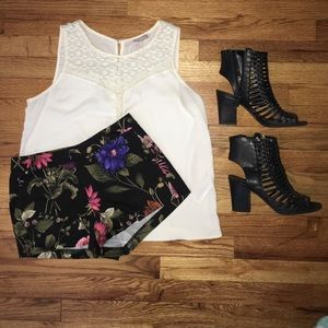 Black Floral Shorts 💐
