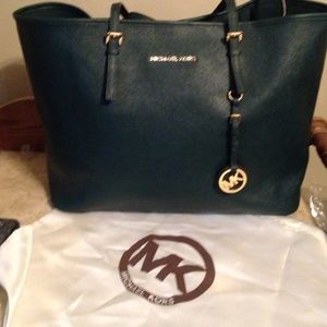 Micheal Kors jet set tote
