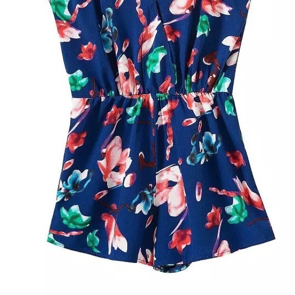 "Bed of Flowers" Loose Floral Romper - Picture 4 of 4