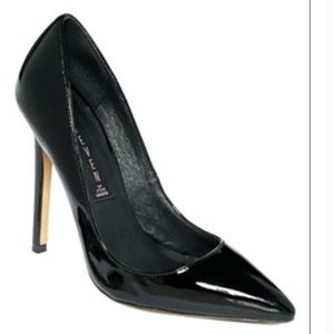 BLOW OUT SALE!! Steve Madden Black Leather Pumps