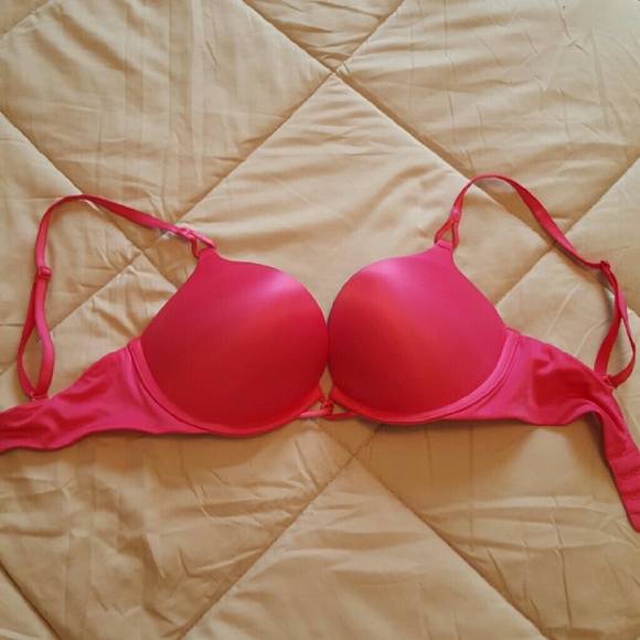 Victorias Secret Miraculous Plunge Bra