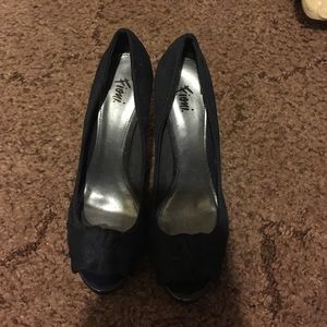 Navy blue heels!