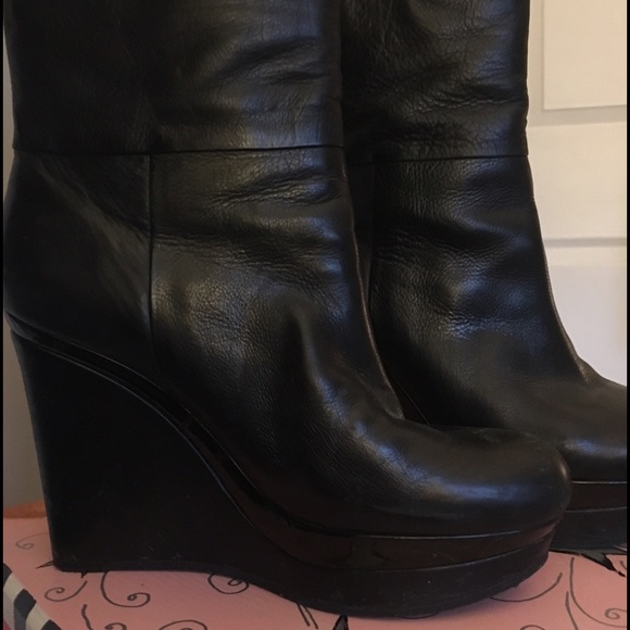 Black leather wedge ankle height booties Via Spega