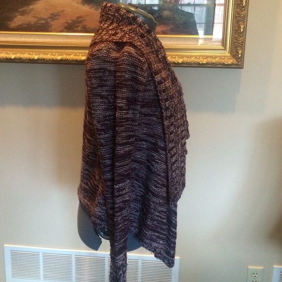 Maroon sweater - Picture 2 of 3