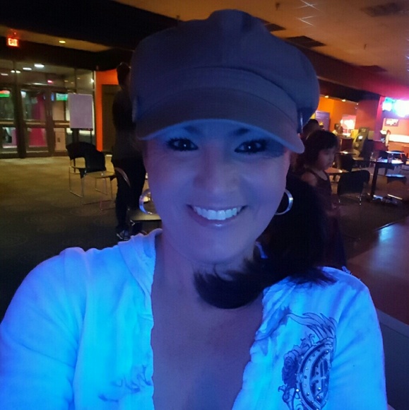 Meet your Posher, Lisa - Picture 1 of 1