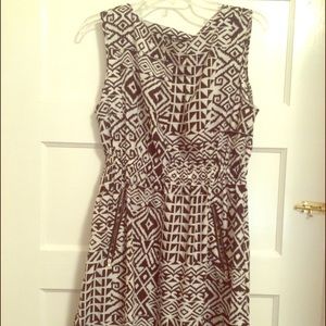 Ladies XL Dress. Aztec designs. Zip pockets.