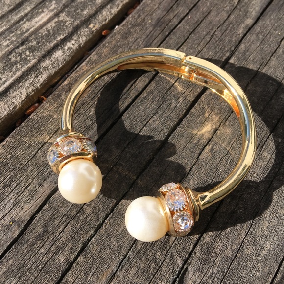 Crystal Pearl Gold Tone Bridal Bangle Bracelet - Picture 2 of 2