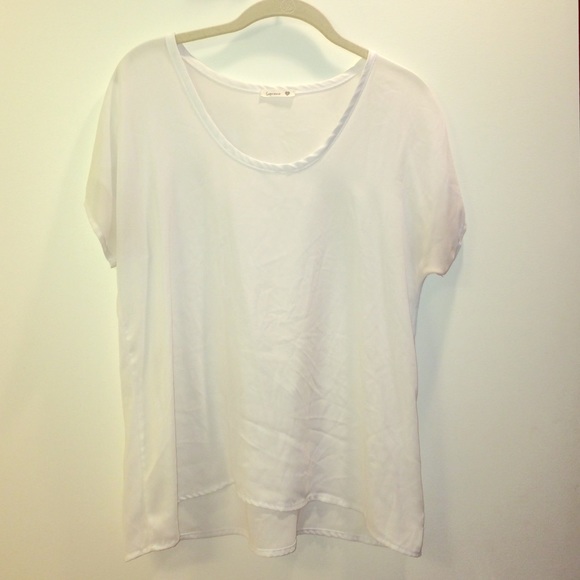 White short sleeve top