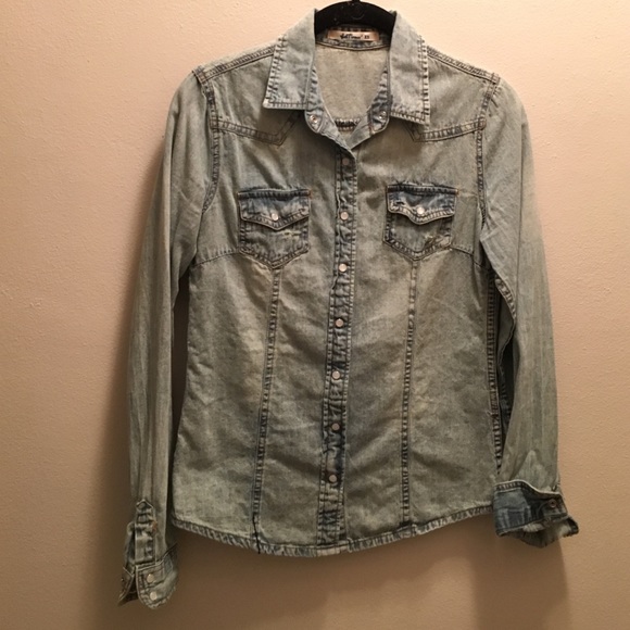 WALLFLOWER XS DISTRESSED CHAMBRAY SHIRT