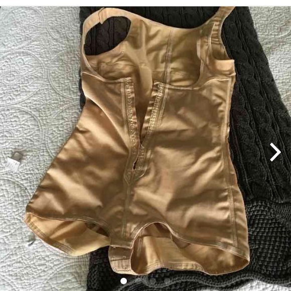 SOLD Vedette compression garment
