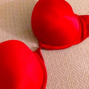 VS Very Sexy Push-Up in bright red