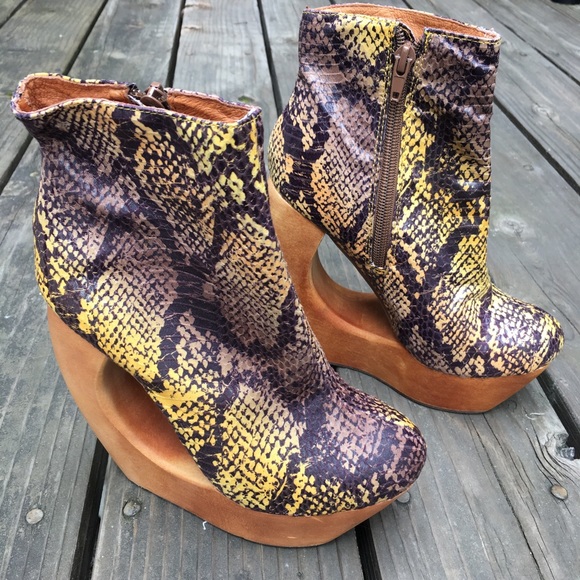Jeffrey Campbell snake print Platform Heels size 5 - Picture 1 of 4
