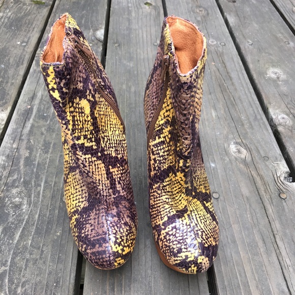 Jeffrey Campbell snake print Platform Heels size 5 - Picture 2 of 4
