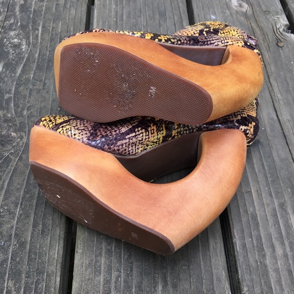 Jeffrey Campbell snake print Platform Heels size 5 - Picture 4 of 4