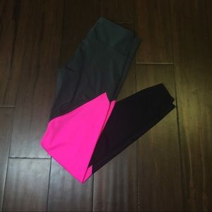 Onzie colorblocked chevron leggings