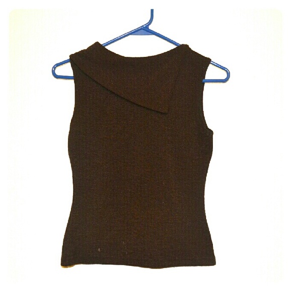 Sleevless Turtleneck Top